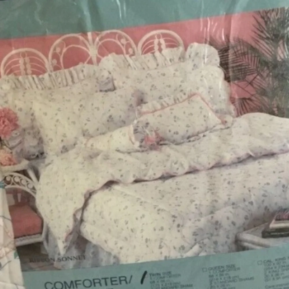 Vintage 3 Piece Floral Print Comforter & Pillowcases by Dan River